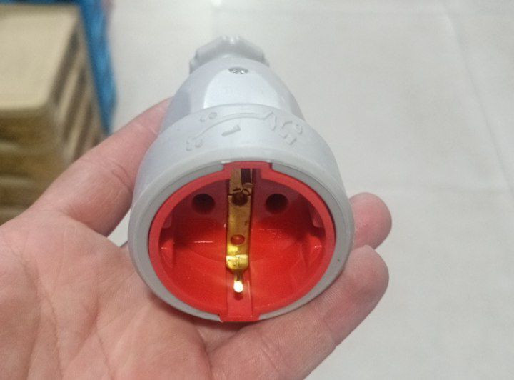 پریز صنعتی مادگی تیراژه مدل S32