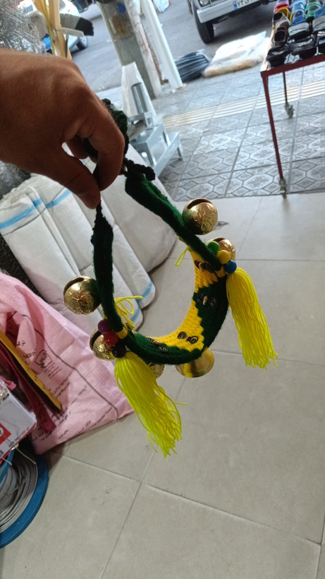 قلاده گردنی شتر و اسب قرمز بافت ۱۲۰ سانتی متری زنگوله دار